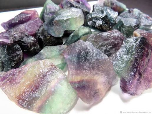 Флюорит радужный