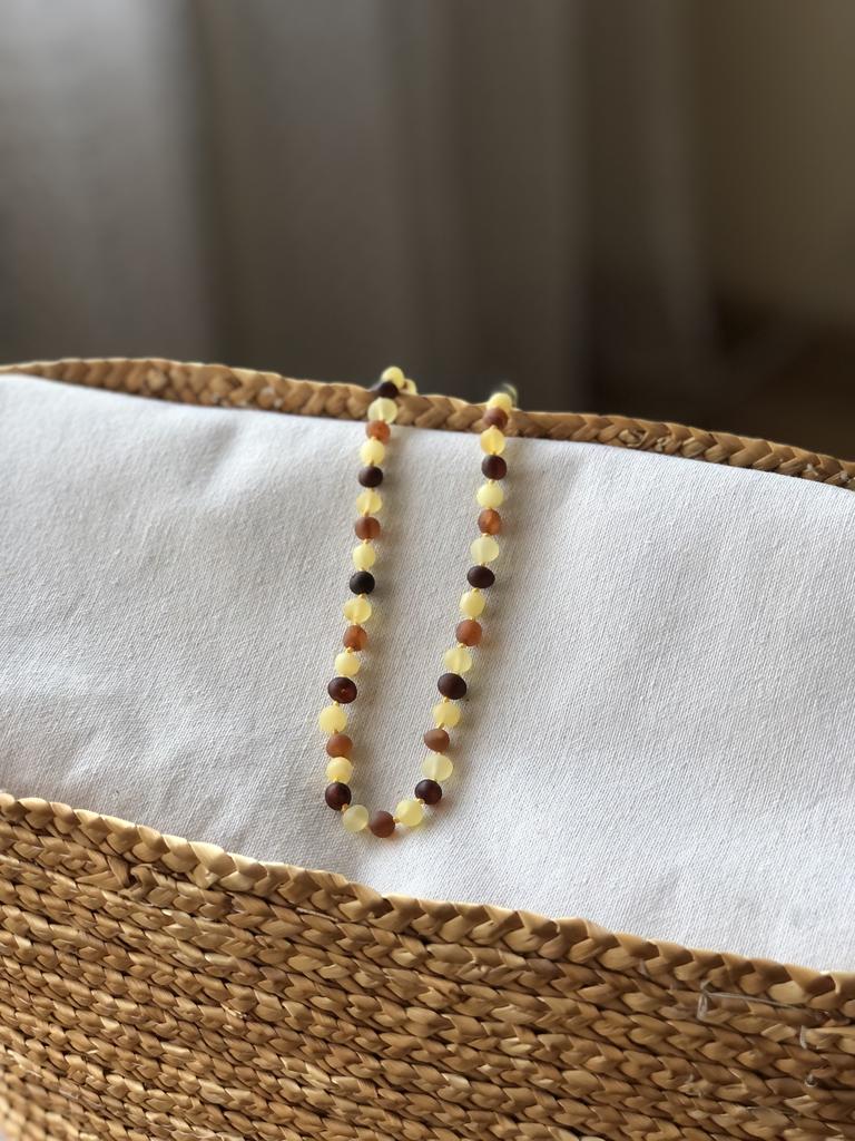 Янтарные бусы «Мозаика»