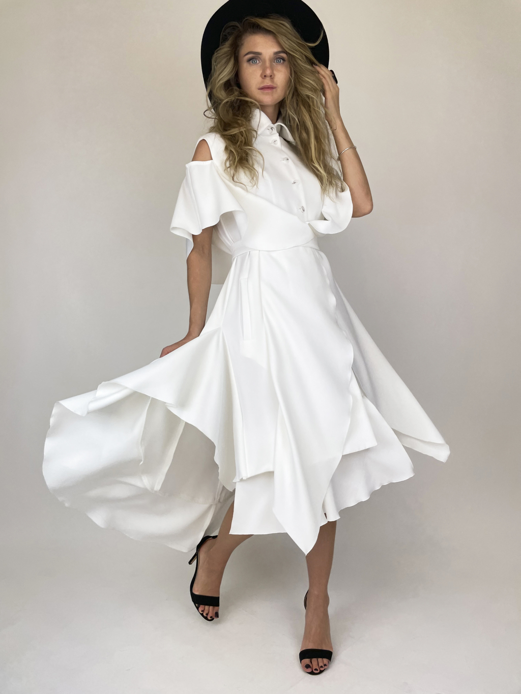 Shirt dress with ruffles (white)
