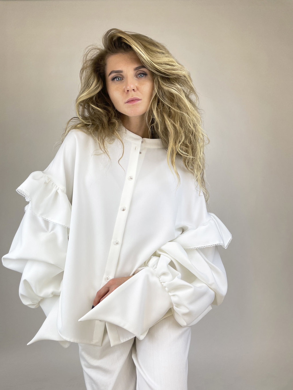 Puff-sleeve shirt (white)
