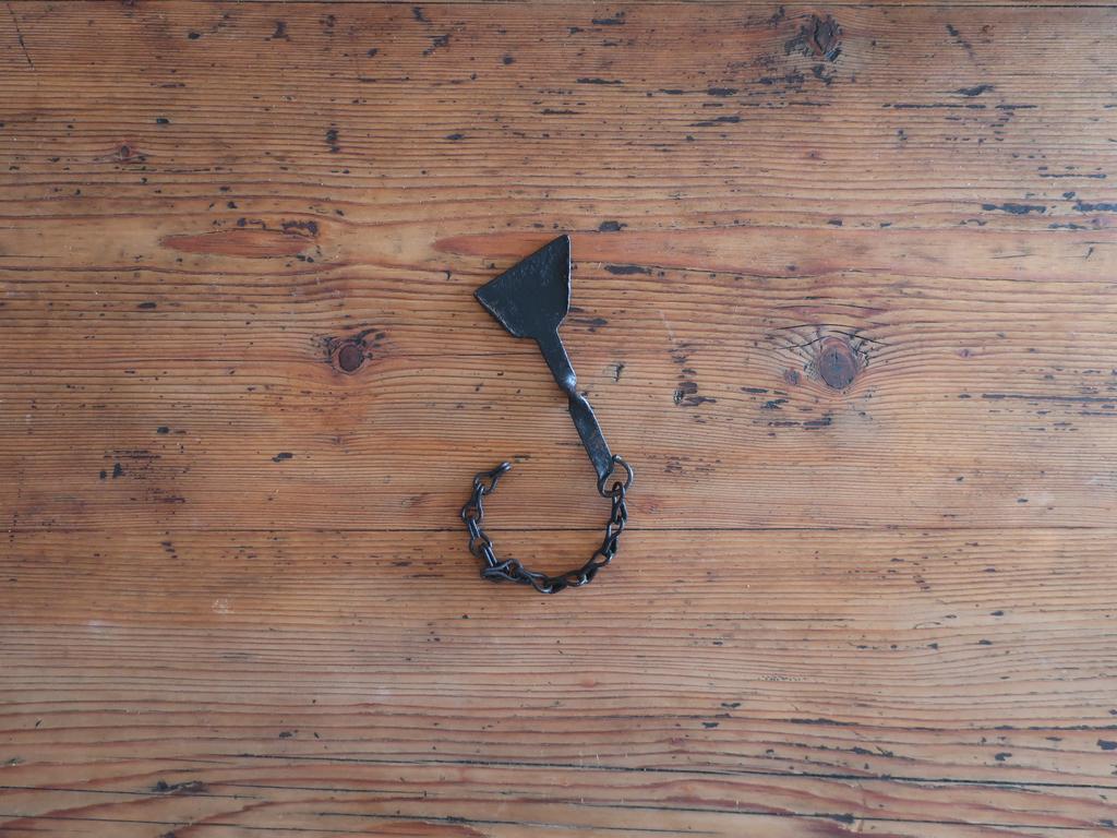 Century-old decrottoir