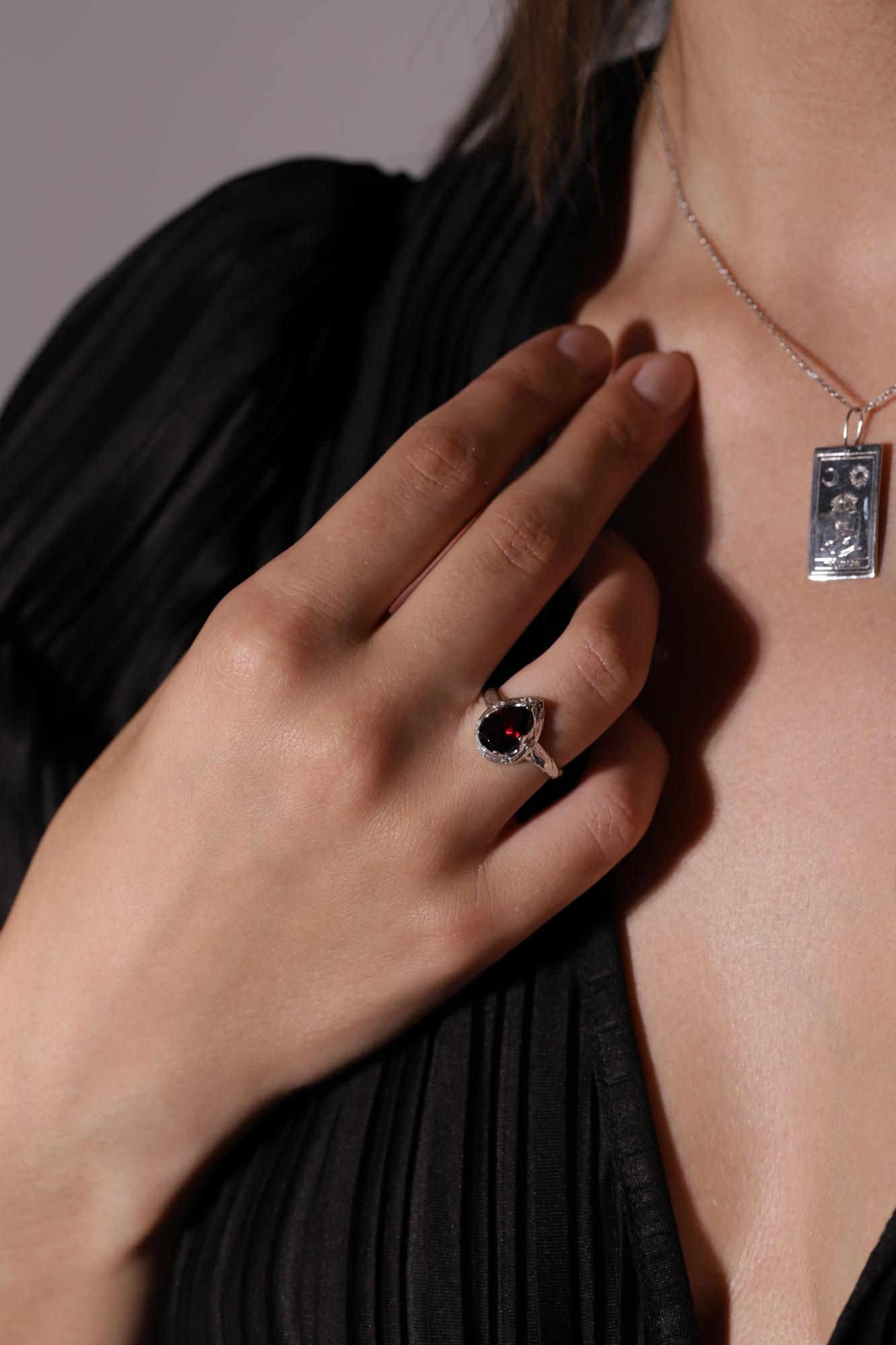 Кольцо Crystal Drop с гранатом