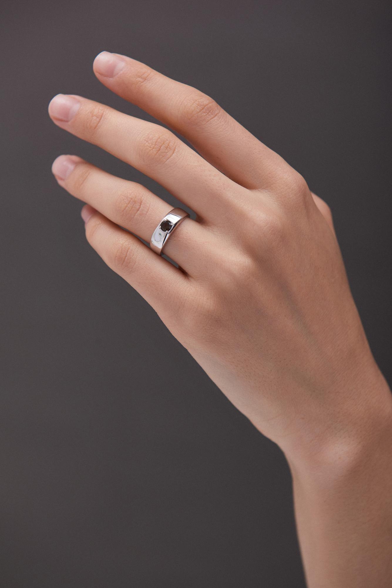 Кольцо Crystal Round с черной шпинелью