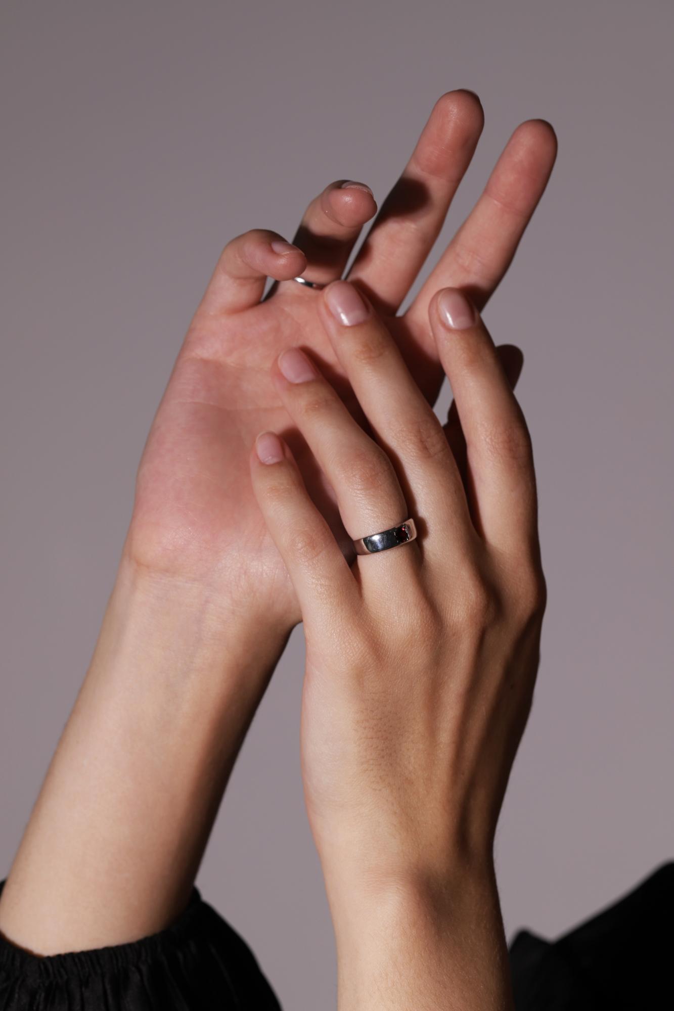 Кольцо Crystal Round с гранатом