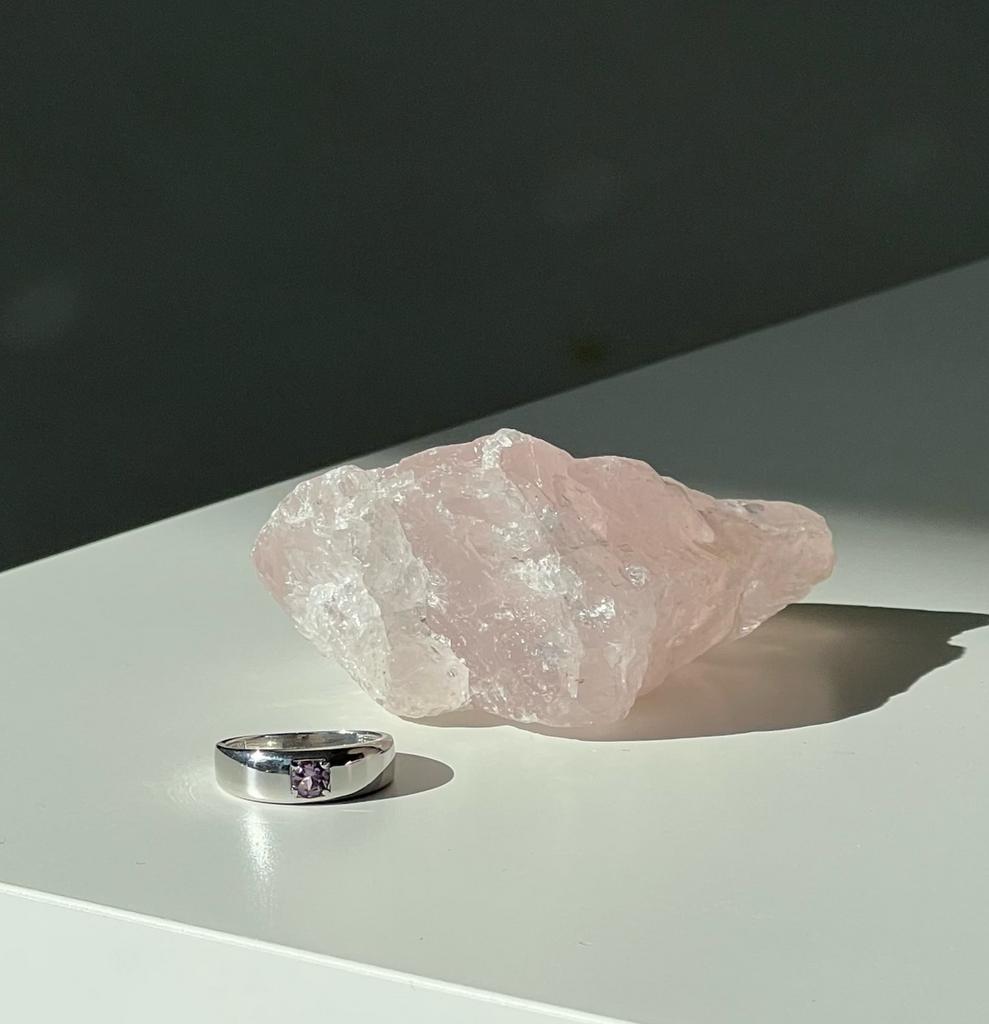 Необработанный розовый кварц