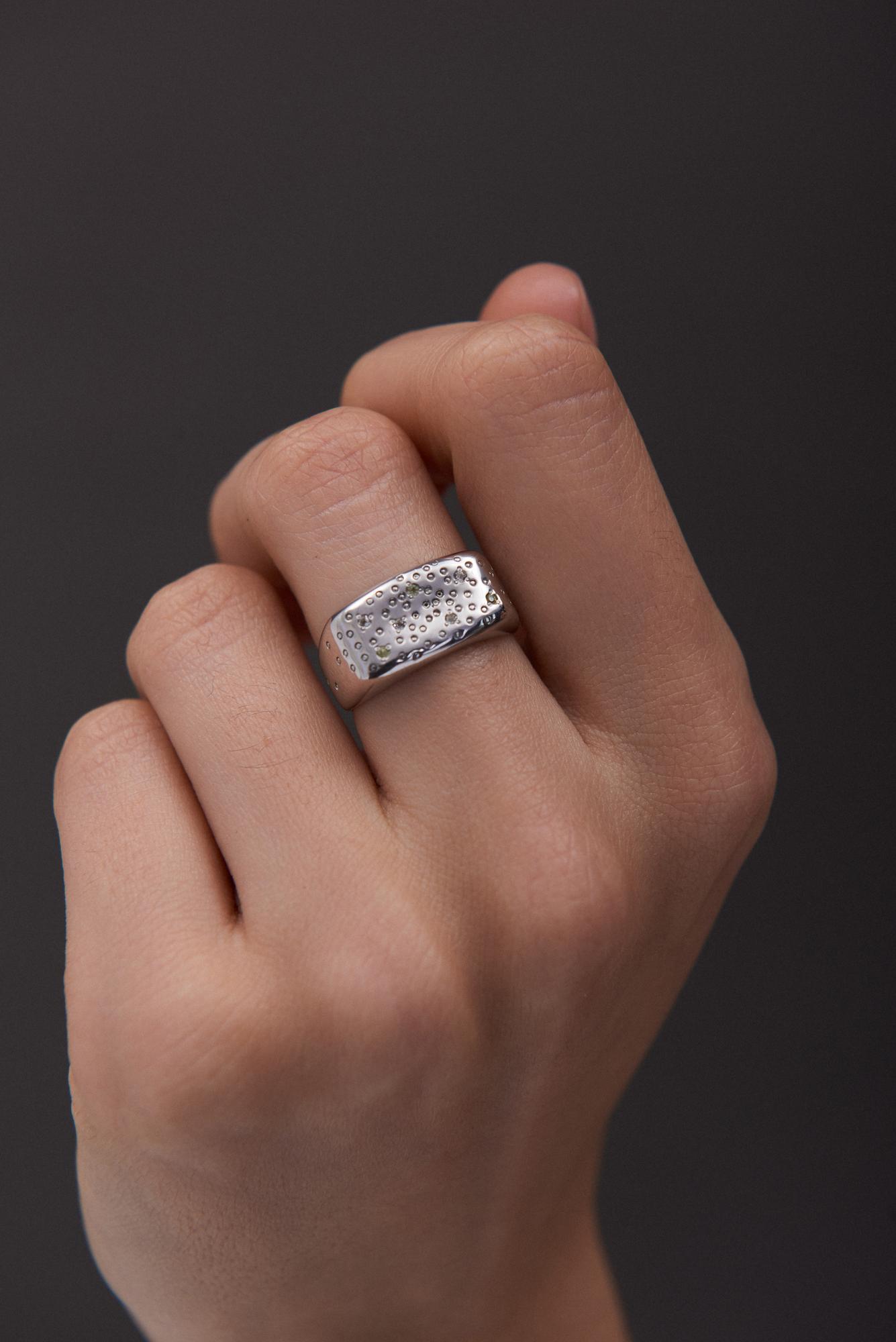 Кольцо 7 Crystals с топазом и хризолитом