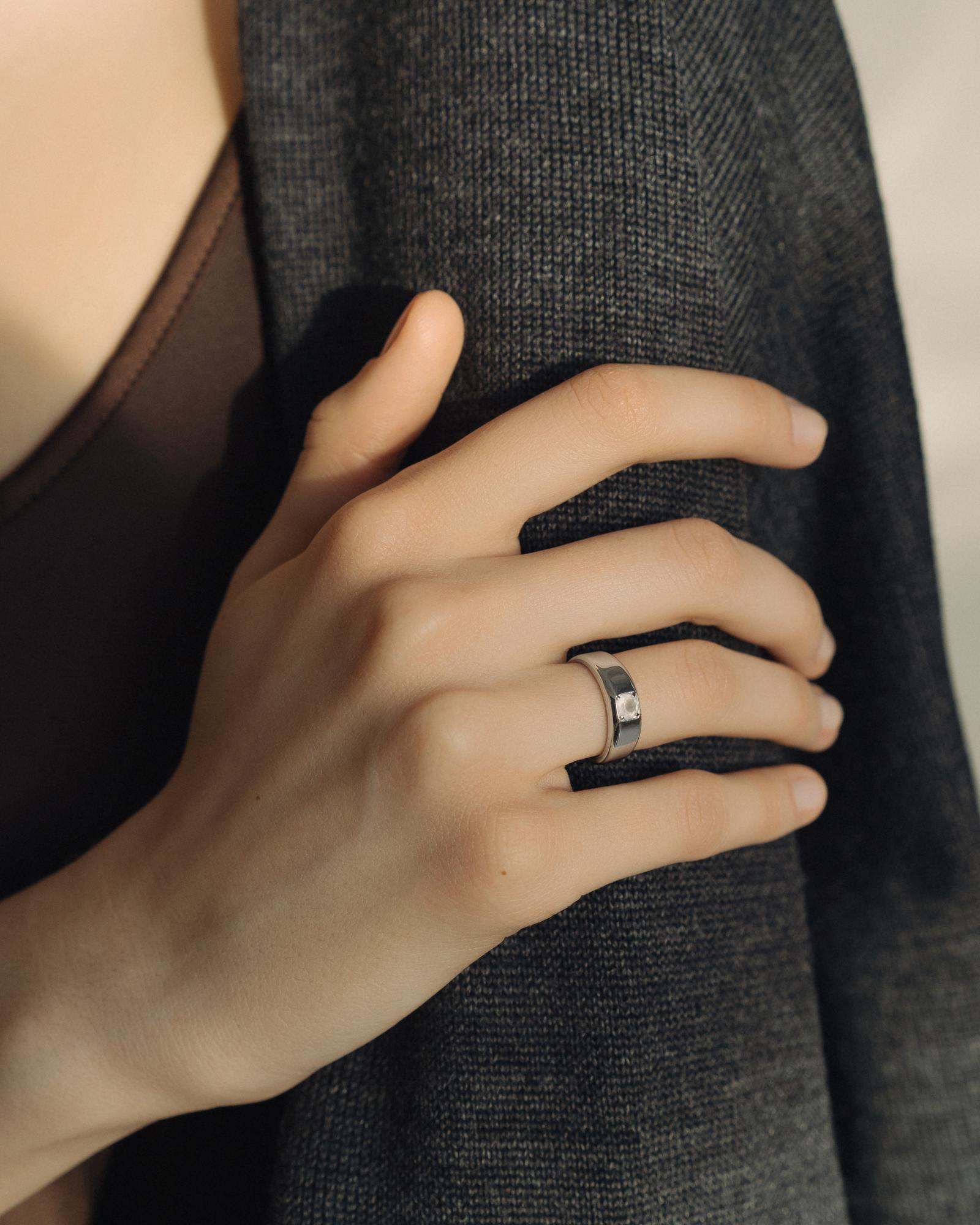 Кольцо Crystal Round с лунным камнем