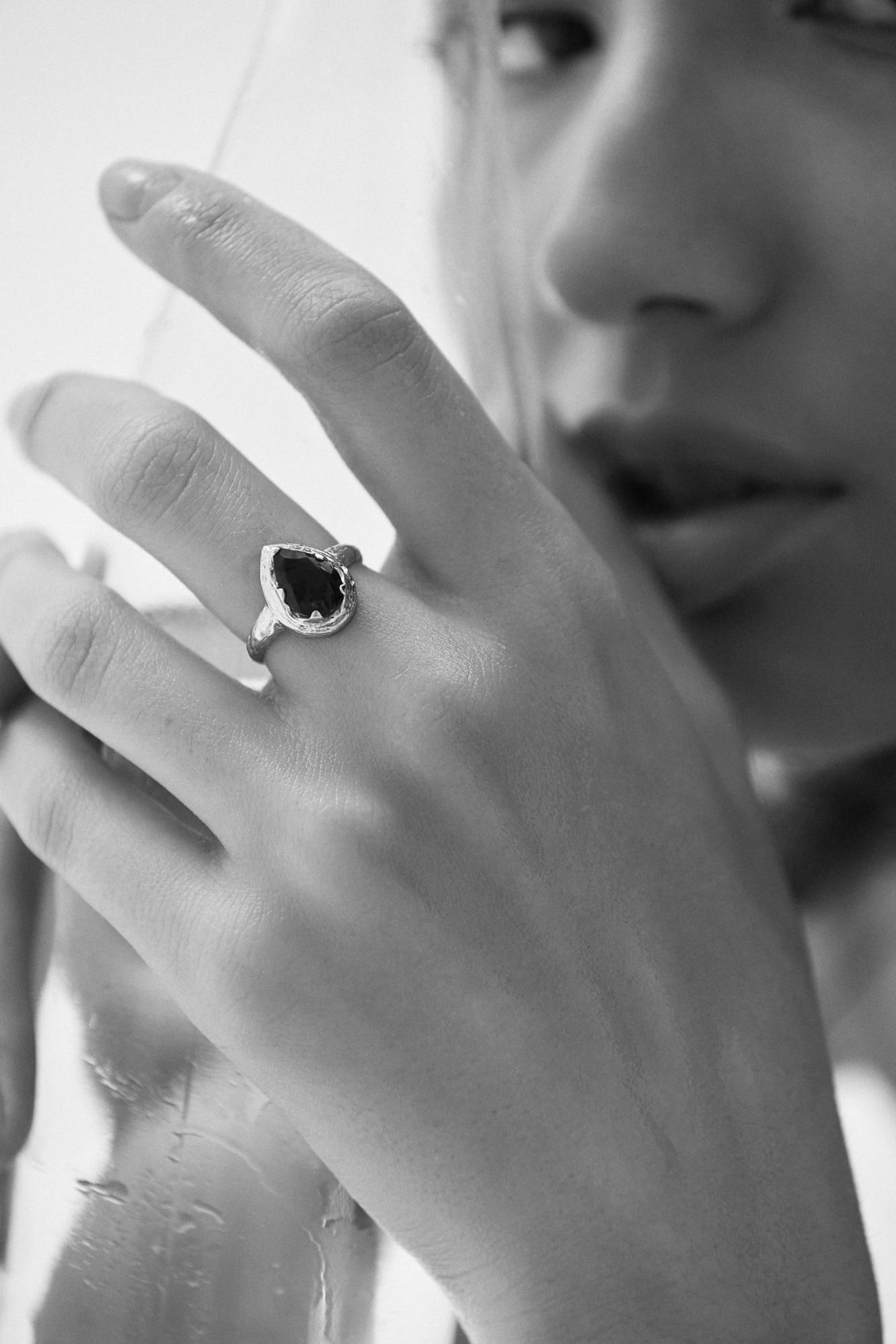 Кольцо Crystal Drop с зеленым агатом (желтое золото)