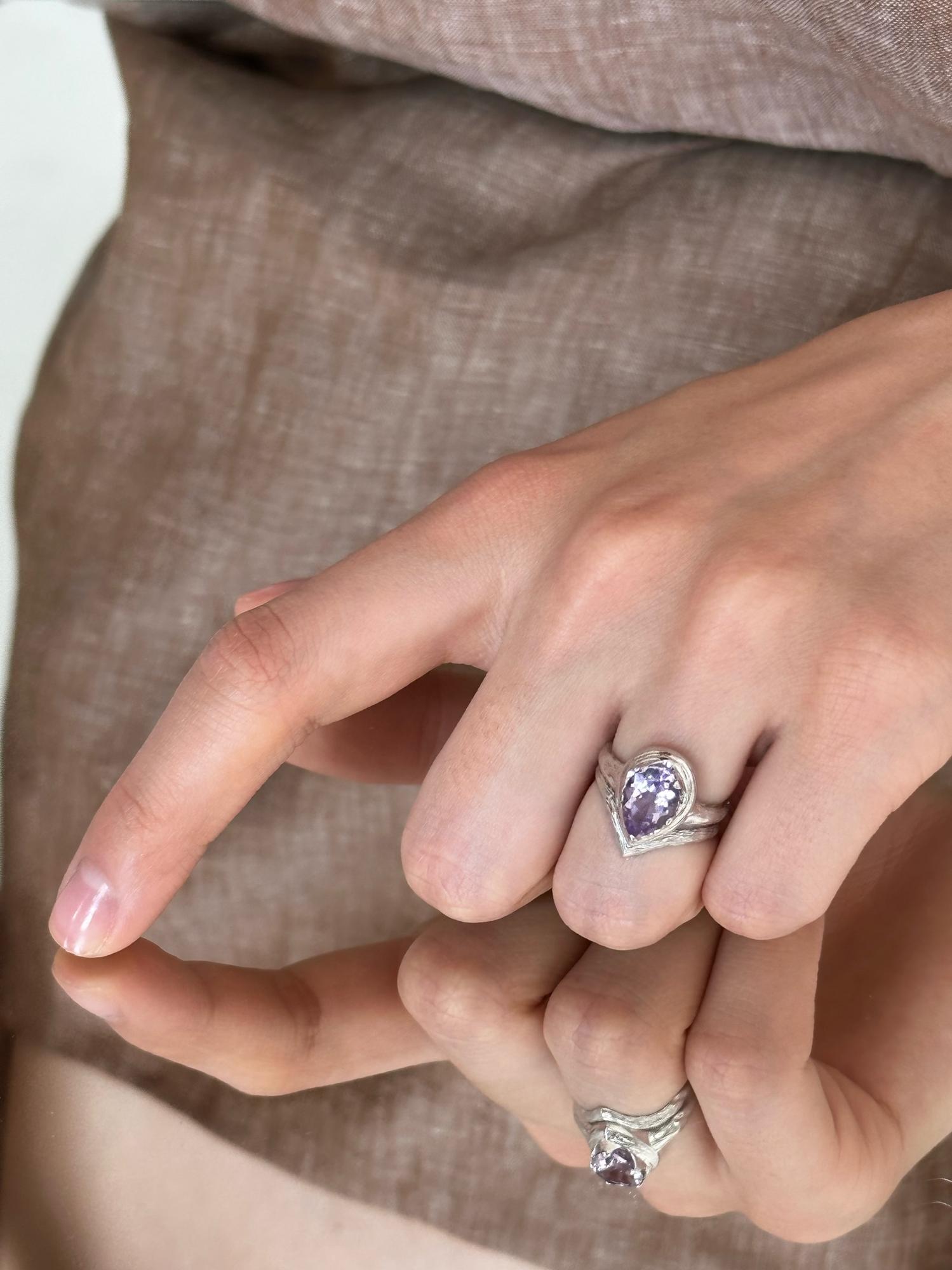Комплект из кольца Crystal Drop с аметистом и фактурного V
