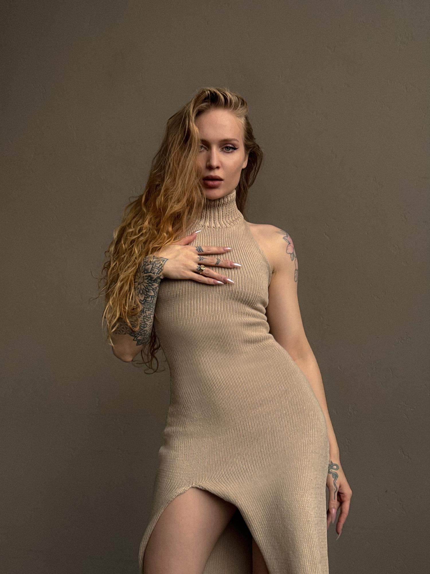 Платье с воротом беж S