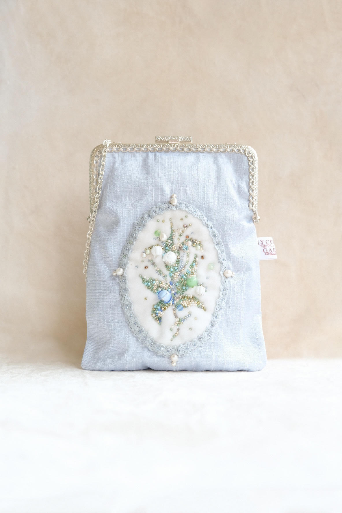 "Вдохновение" сумочка из дикого шелка дюпион с бархатной камеей и фермуаром