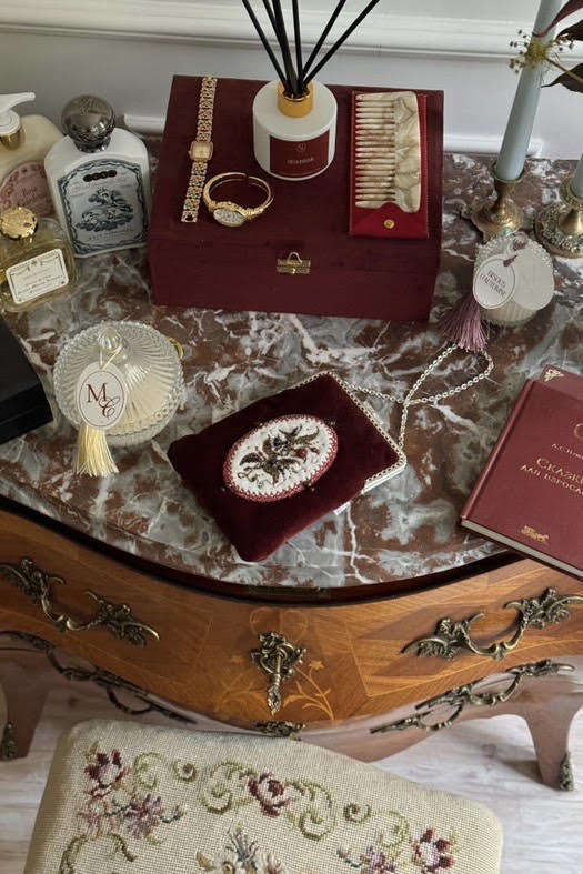 "Кофейное утро" бархатная сумочка с бархатной камеей, вышивкой бисером и кристаллами, с фермуаром богемия