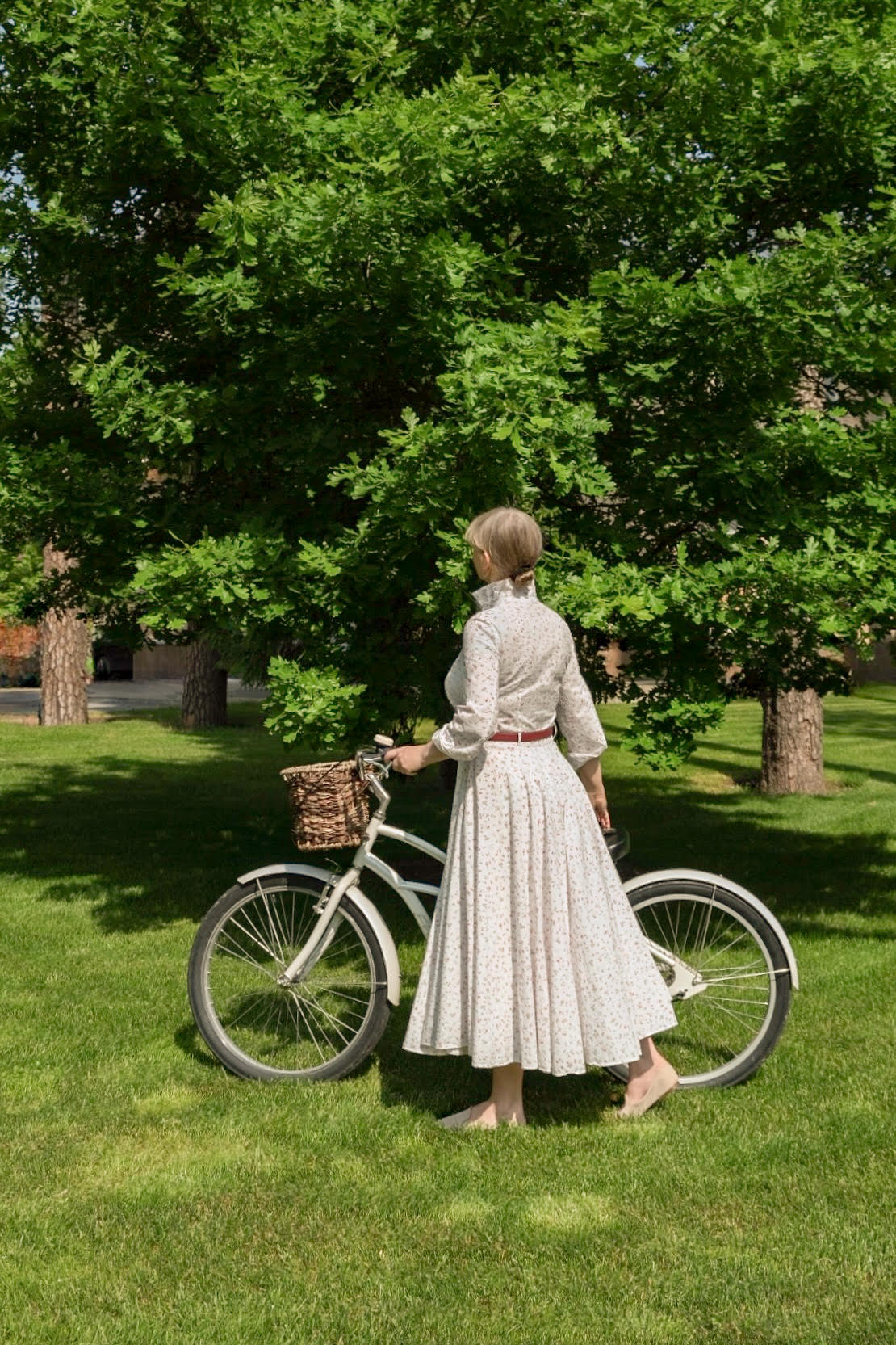 "Неоконченная пьеса" дачное платье из хлопка с цветочным рисунком, длинным рукавом и рубашечной планкой