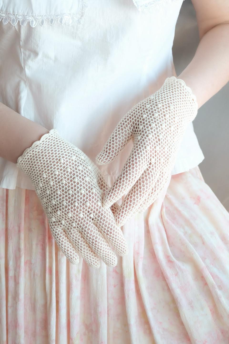 "Сад Роз" летние перчатки с узором в винтажом стиле, связанные вручную из хлопковой пряжи