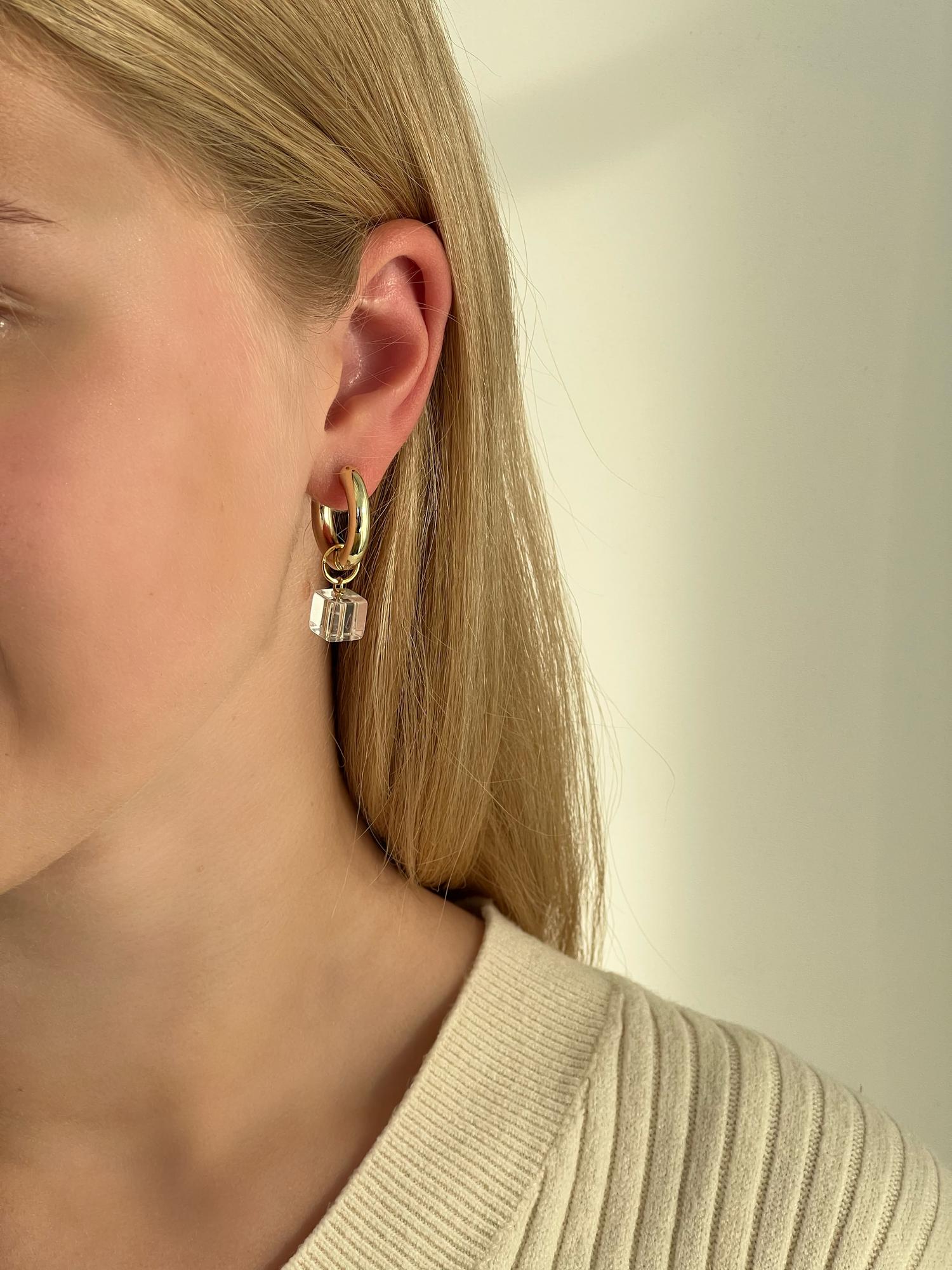 Куб из горного хрусталя