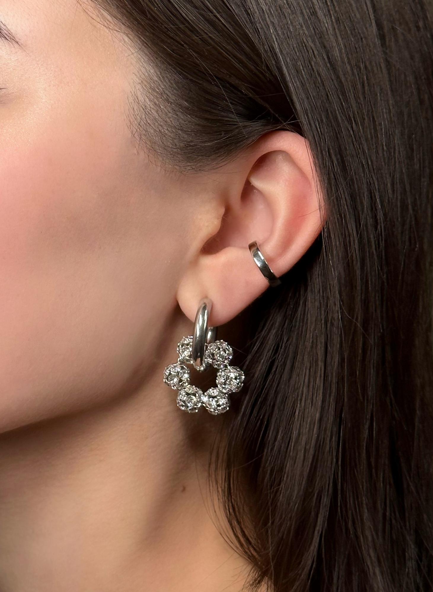 Кольцо из бусин с инкрустацией