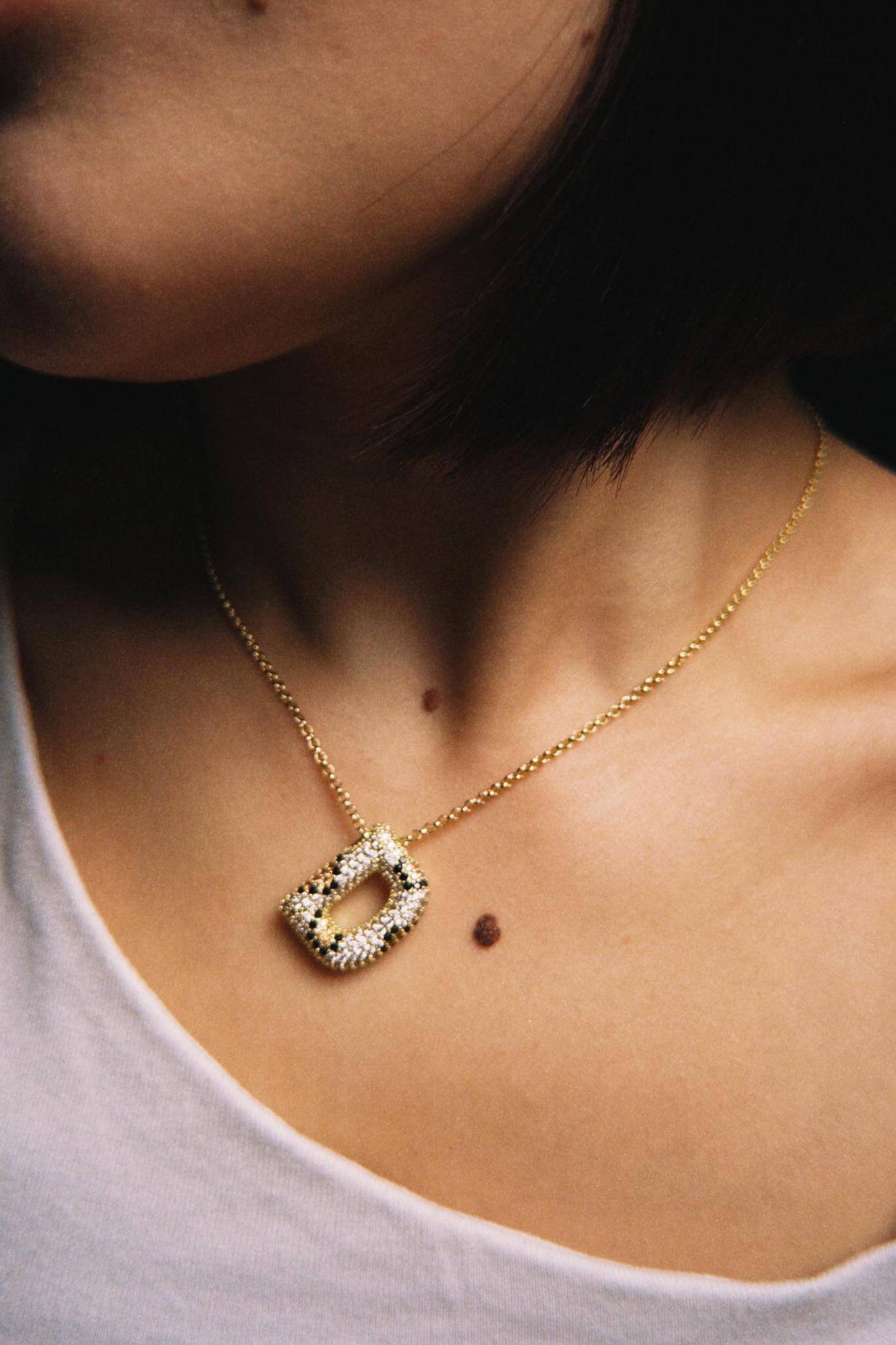 Цепь с буквой «Лео»