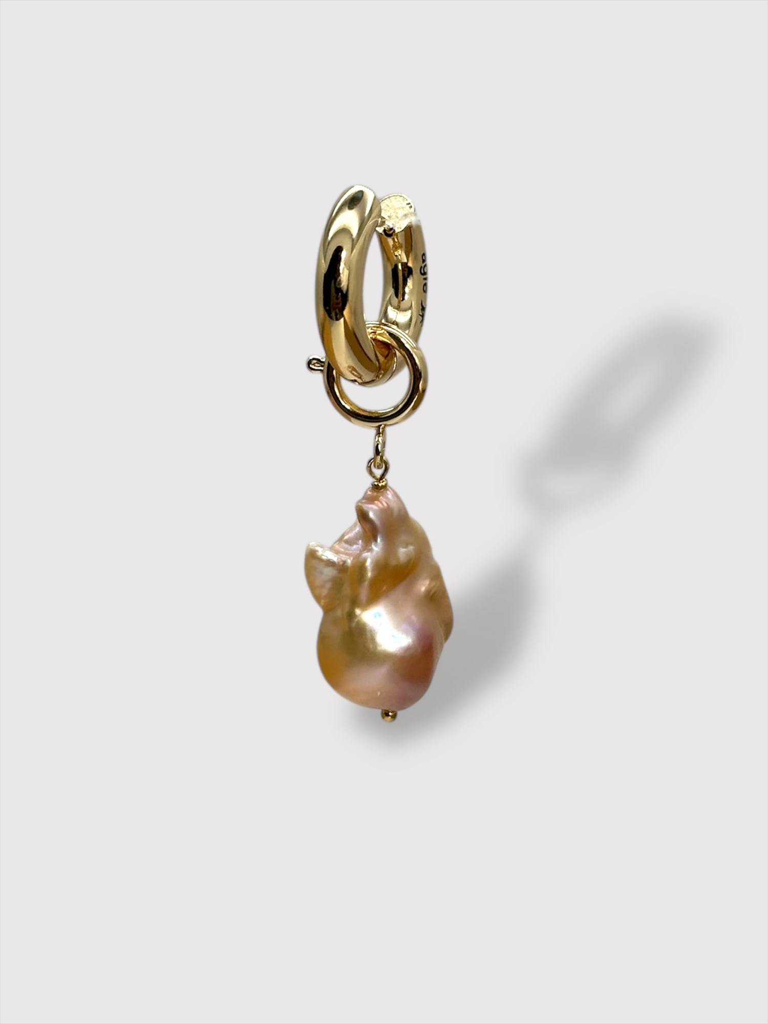 Персиковая барочная бусина