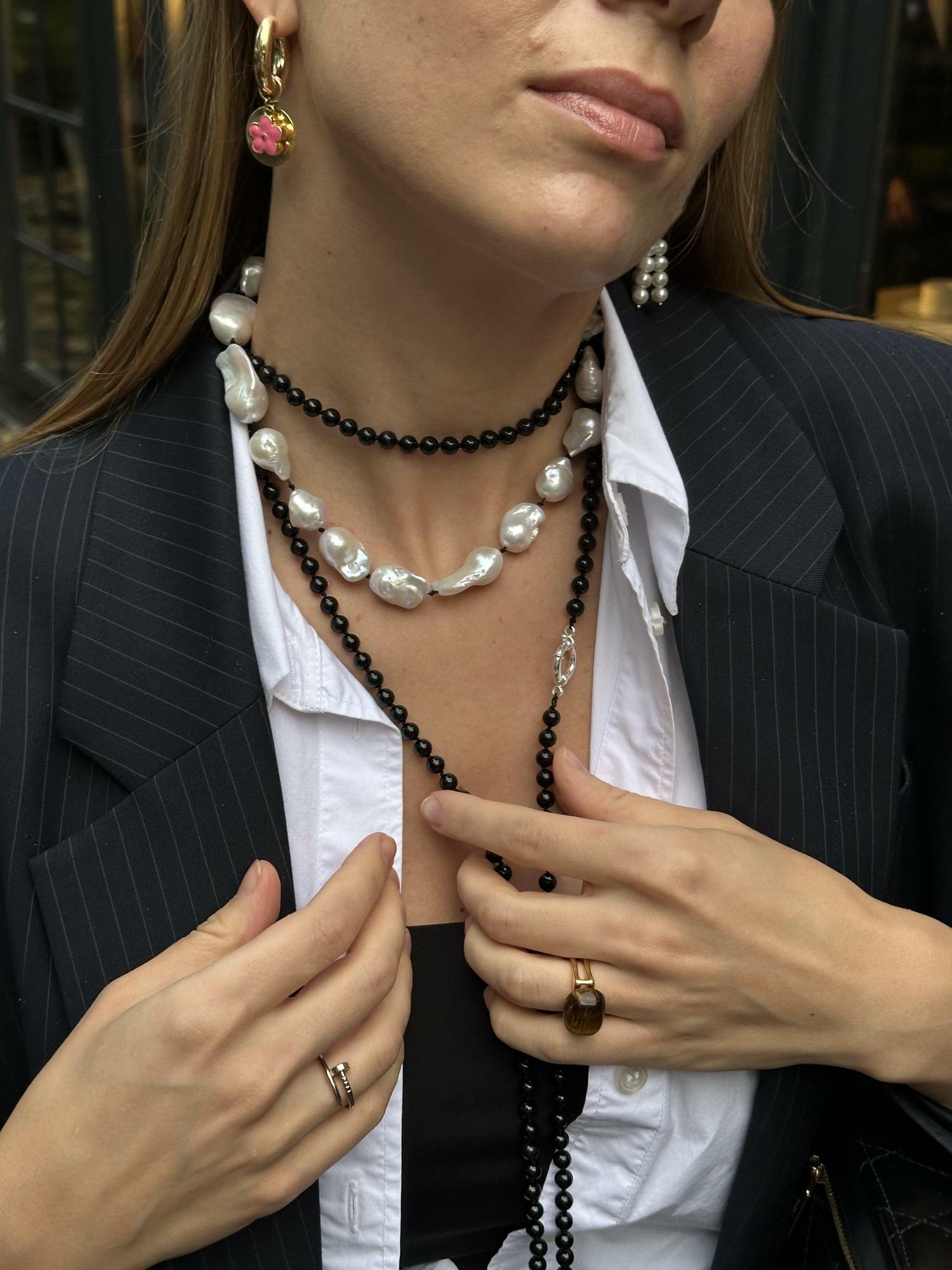 Длинная нить из чёрного турмалина