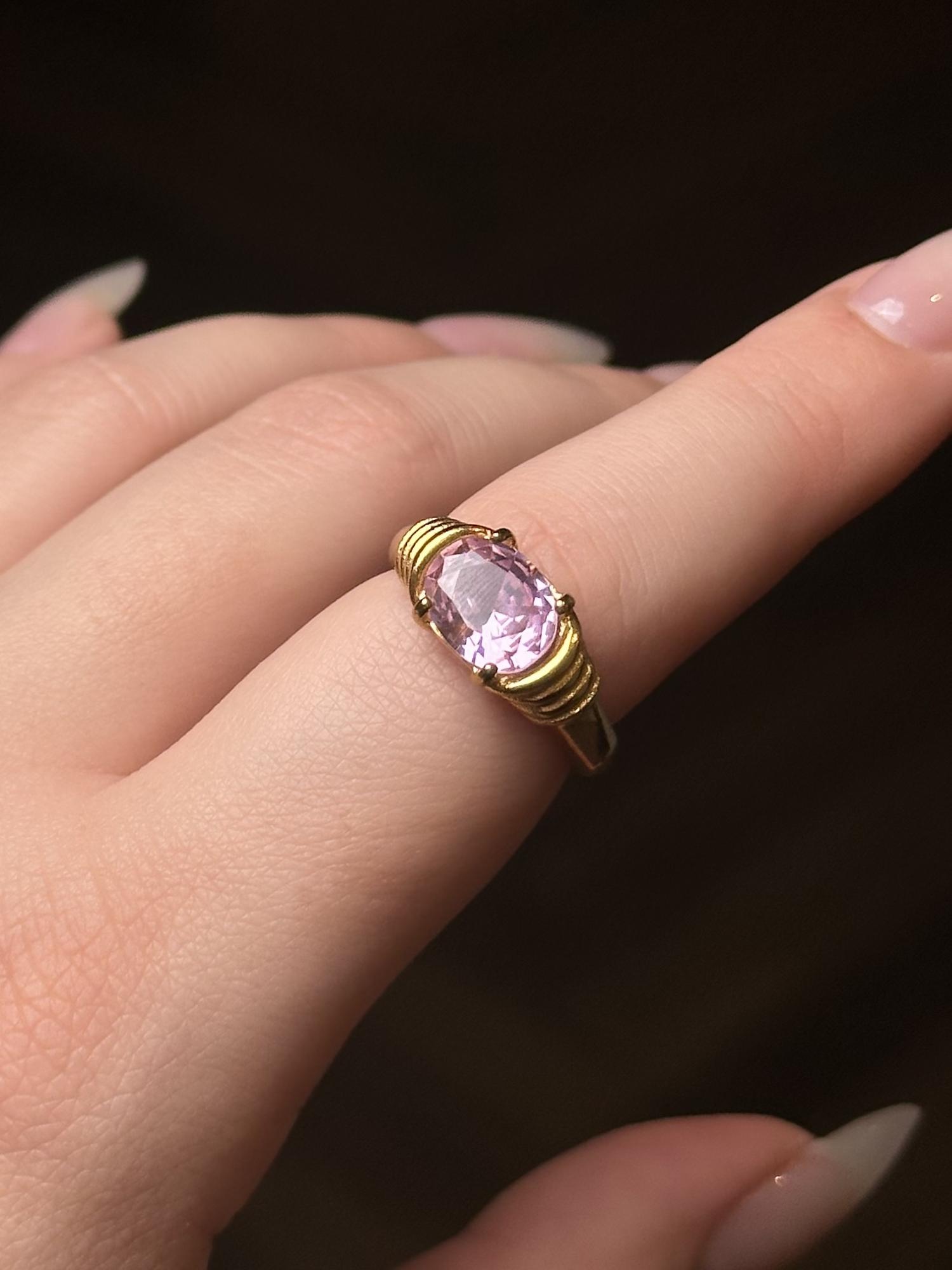 Кольцо с розовой вставкой