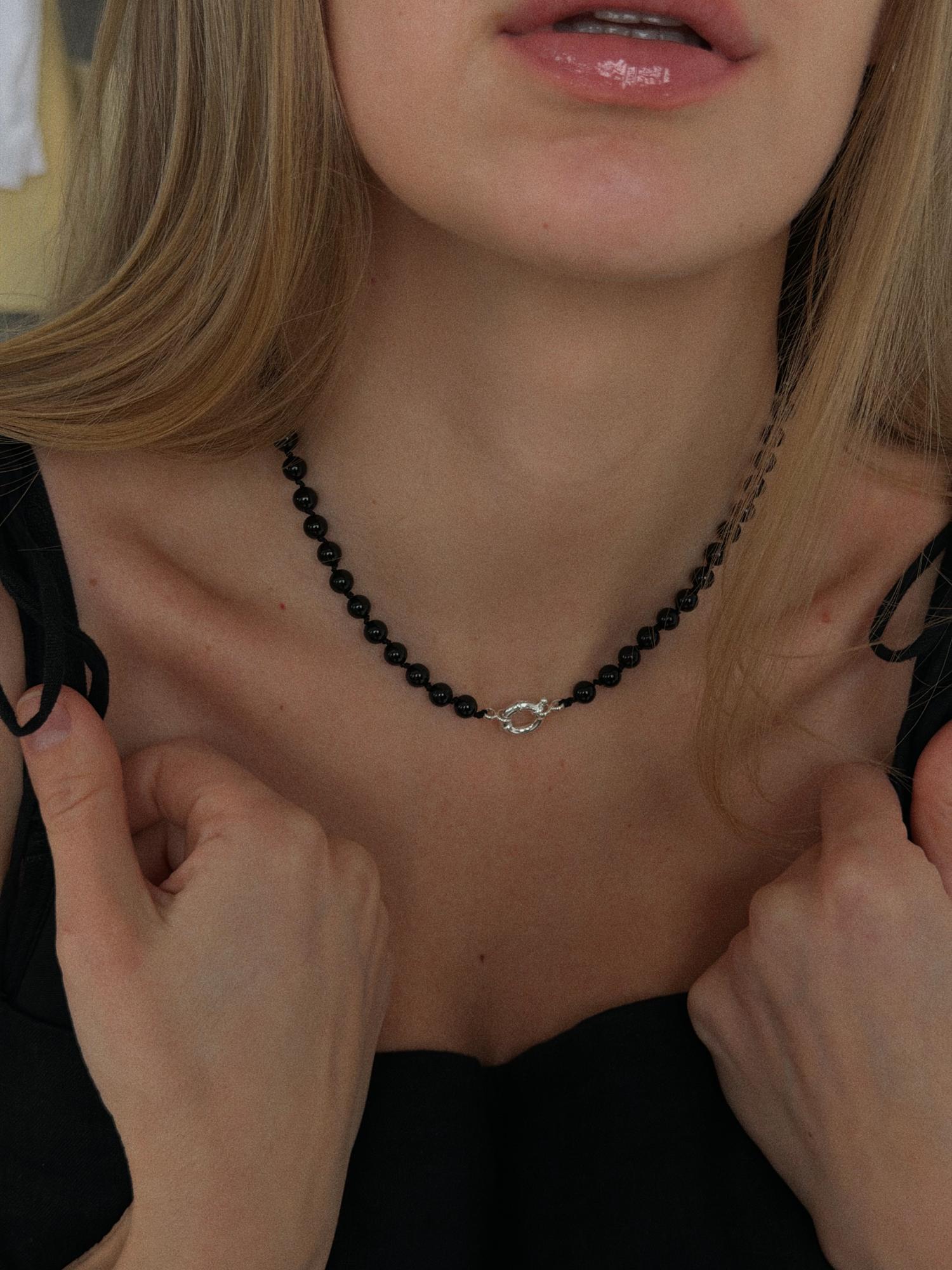 Чокер из бусин турмалина