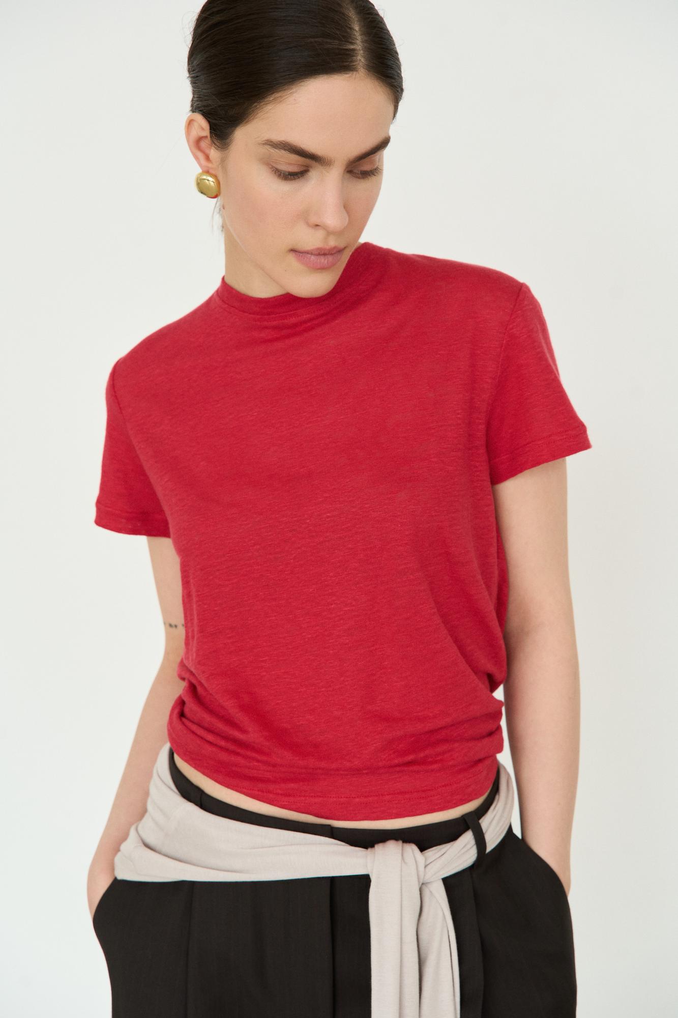 Футболка, красная