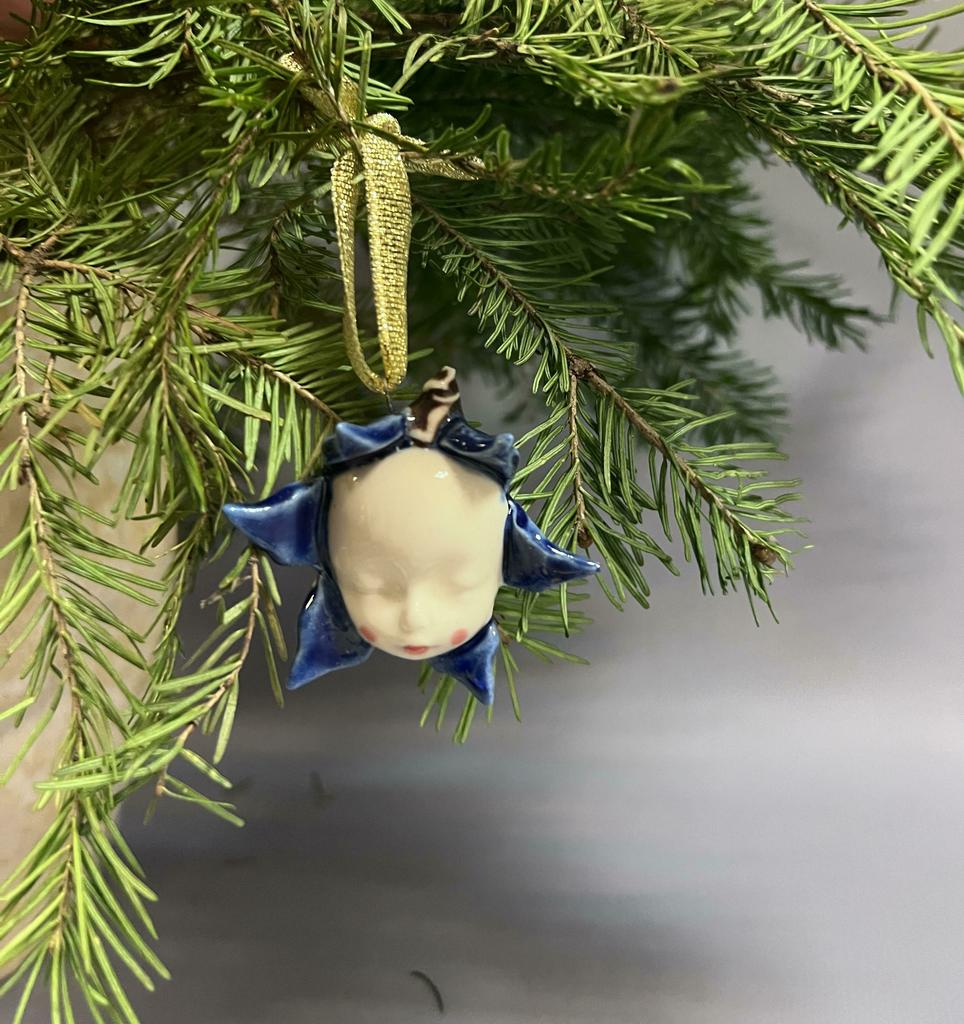 Пупсы с ярко синей шляпкой