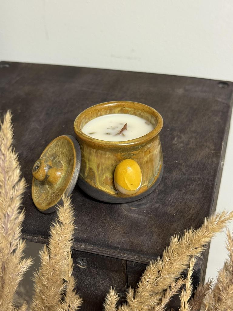 Котелок с янтарем