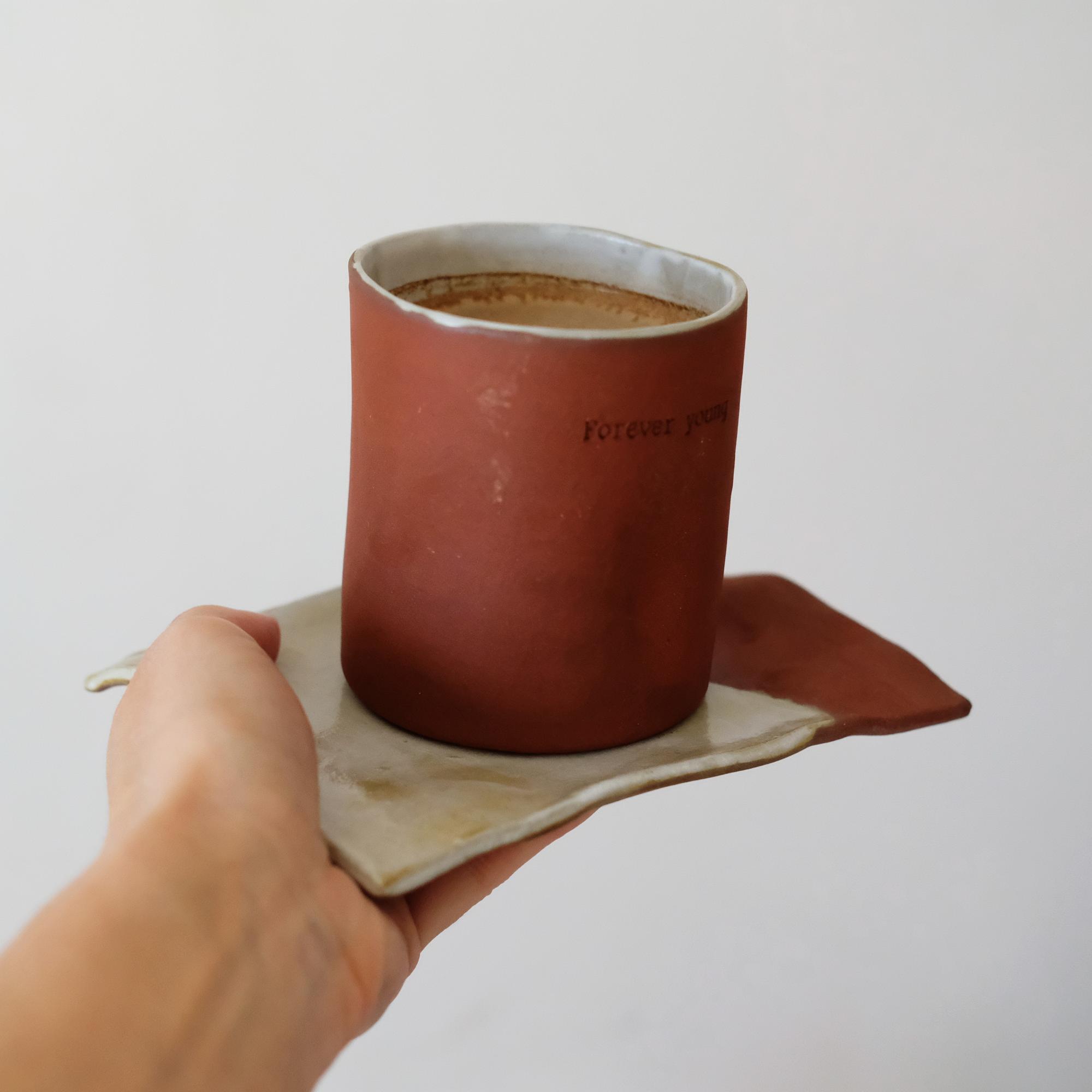 Тарелка десертная из красной глины