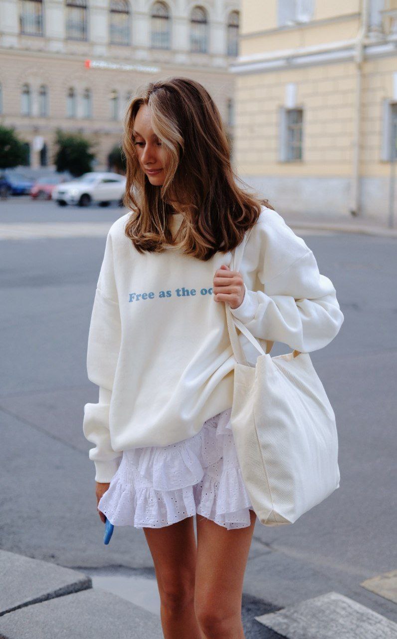 Свитшот молочного цвета "Free as the ocean"