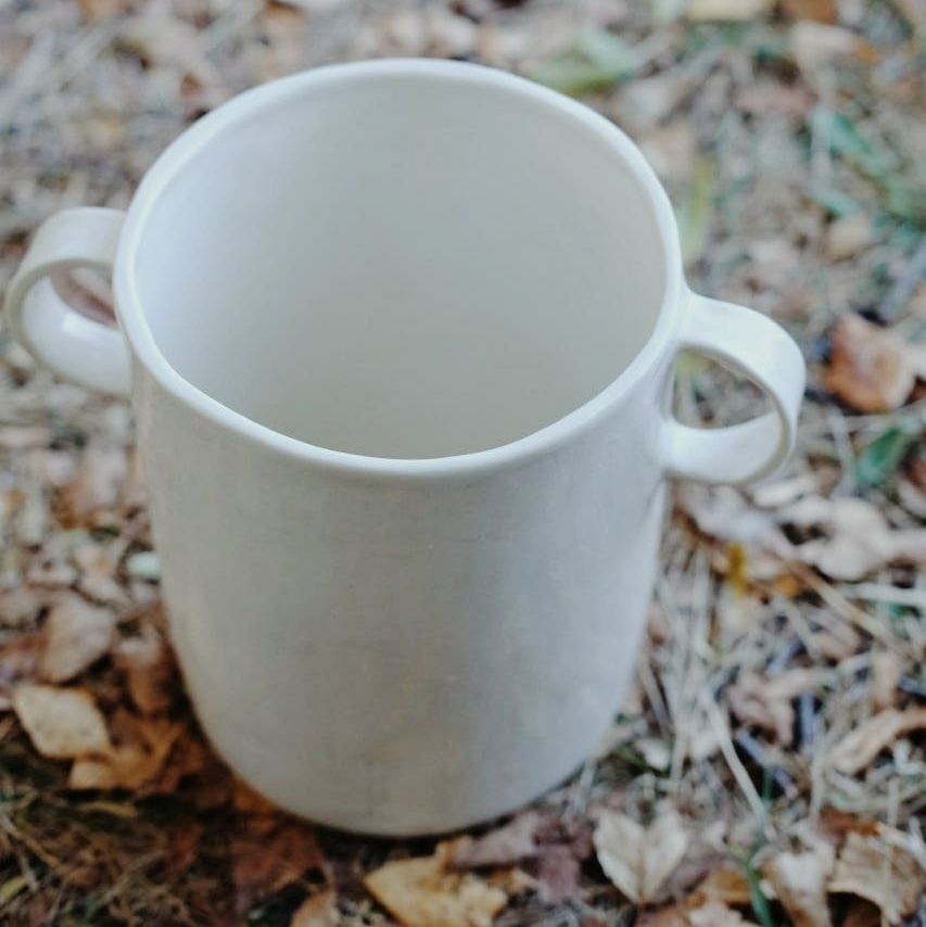 Ваза  керамическая белая с ручками