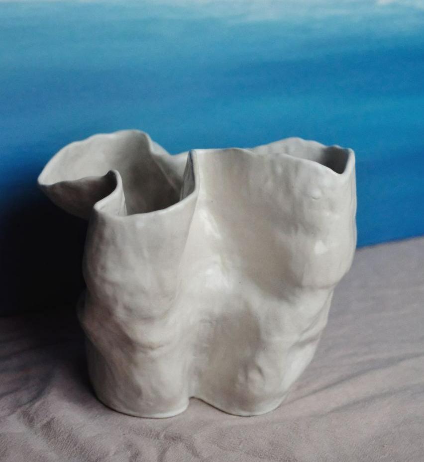 Интерьерная ваза с изгибами "White cloud"