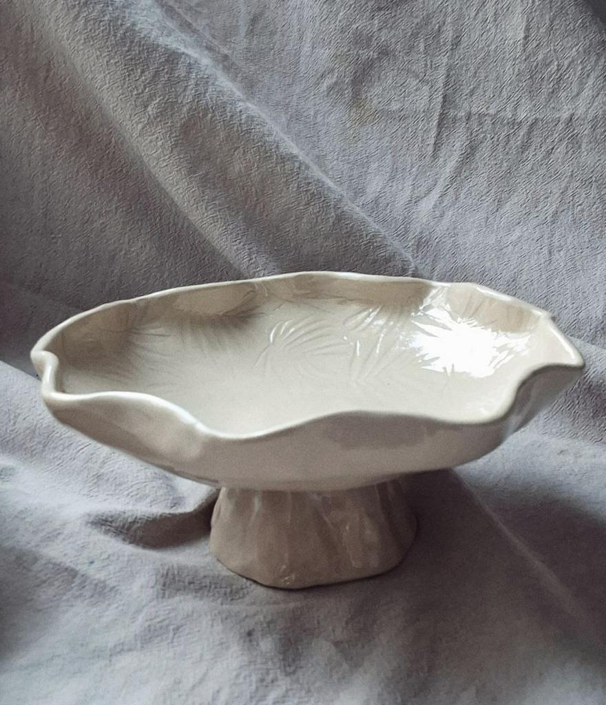 Ваза для фруктов на высокой ножке