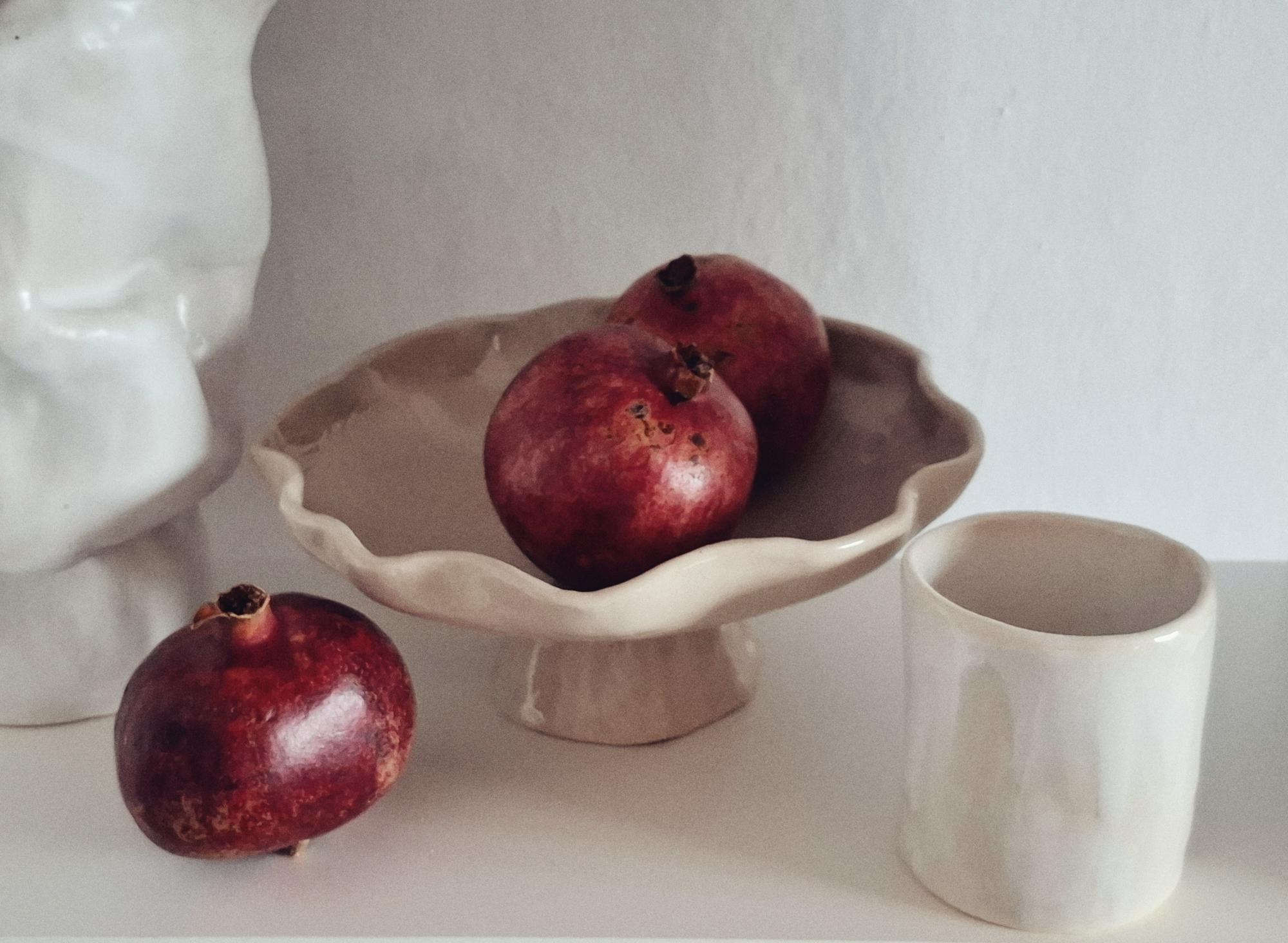 Ваза для фруктов на высокой ножке