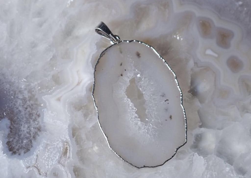 Подвеска с жеодой агата