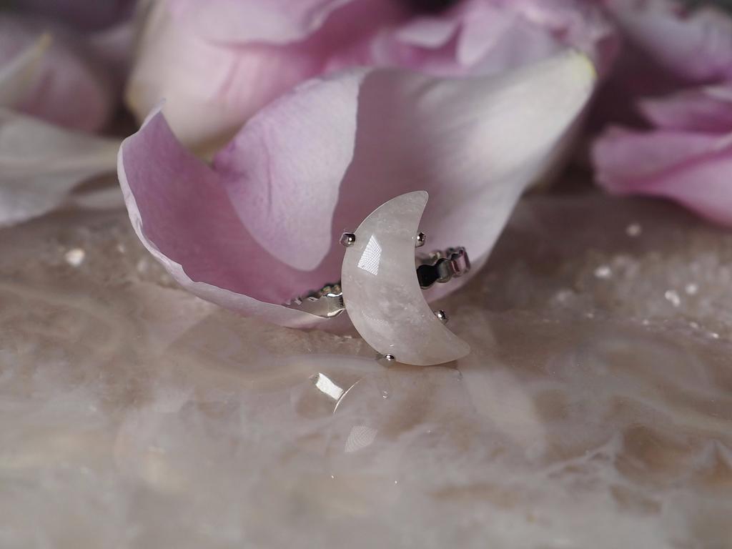 Кольцо с розовым кварцем