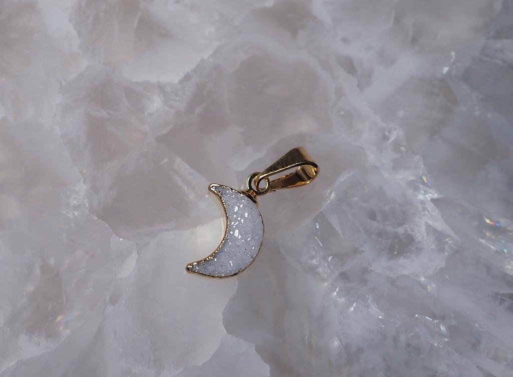 Подвеска с халцедоном