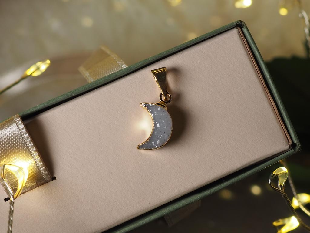 Подвеска с халцедоном