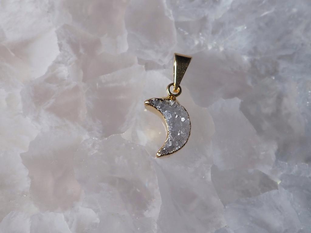 Подвеска с халцедоном