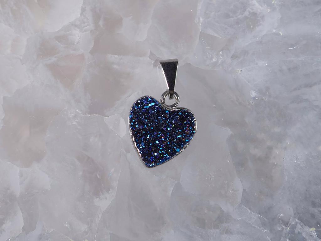 Кулон в форме сердца с мистик кварцем