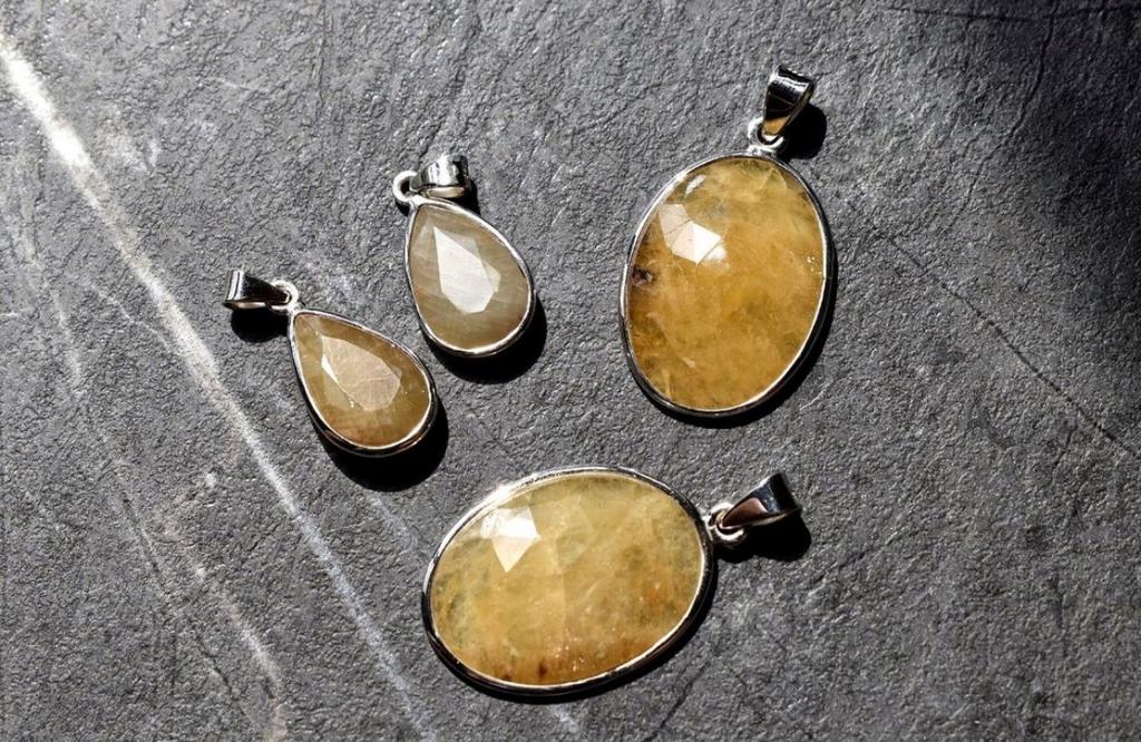 Подвеска с сапфиром