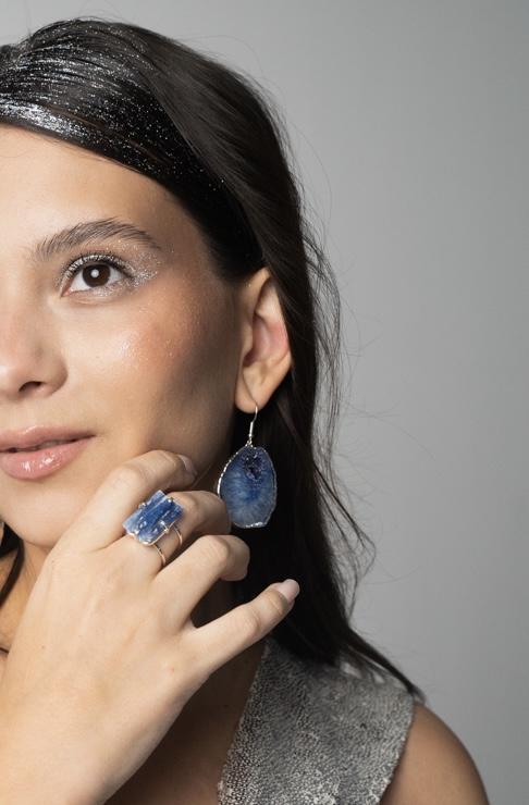 Кольцо с кианитом