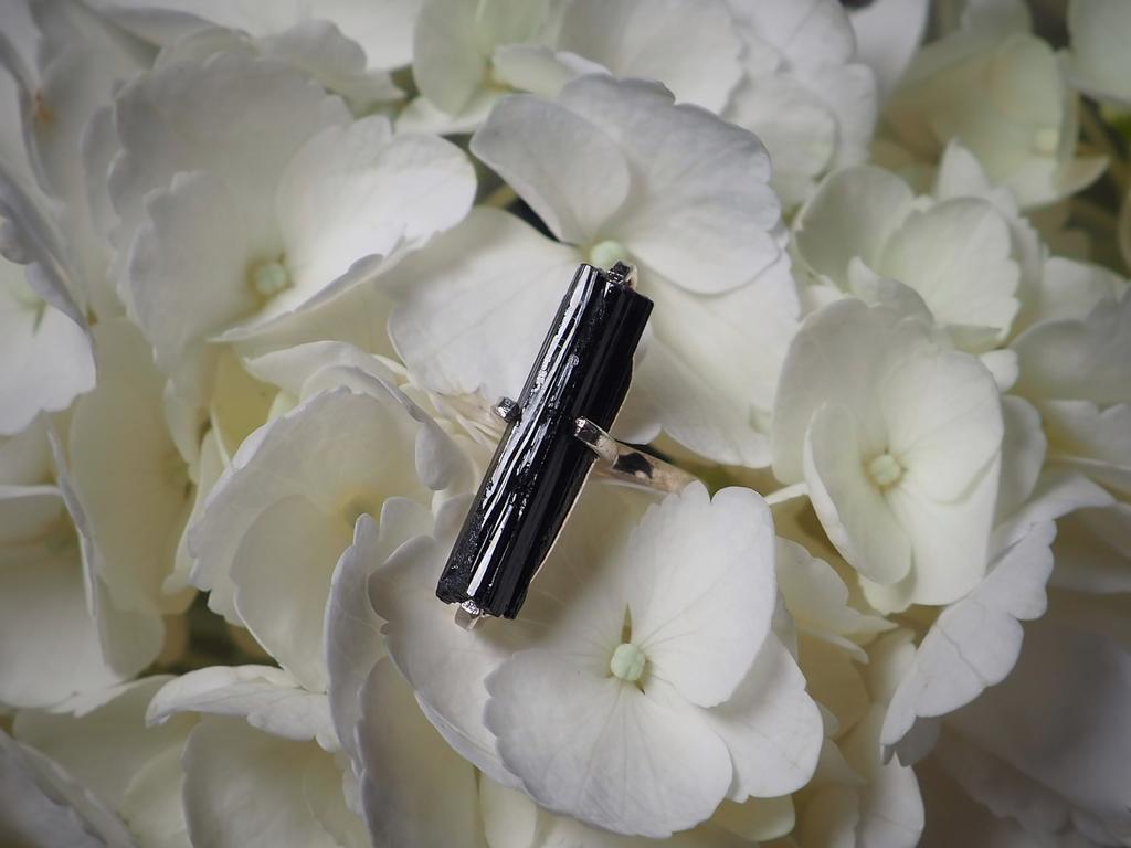 Кольцо с черным турмалином