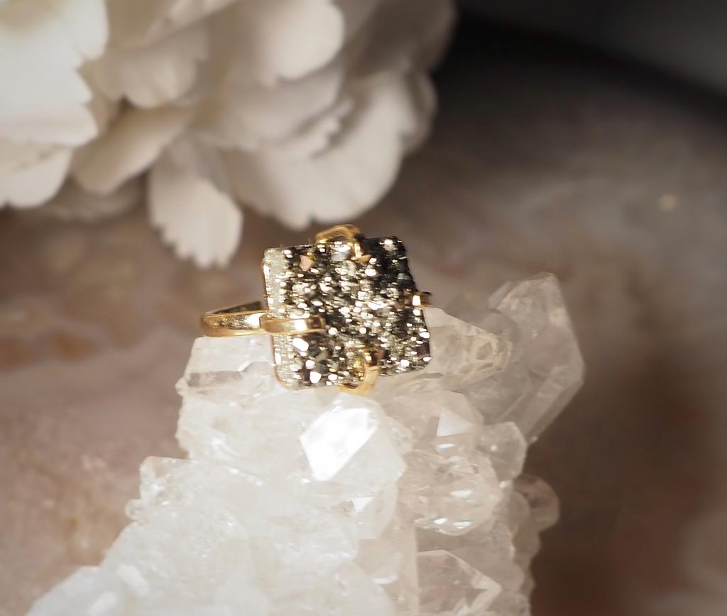 Кольцо с пиритом