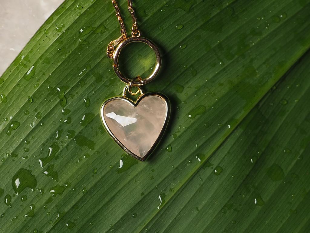 Колье с розовым кварцем