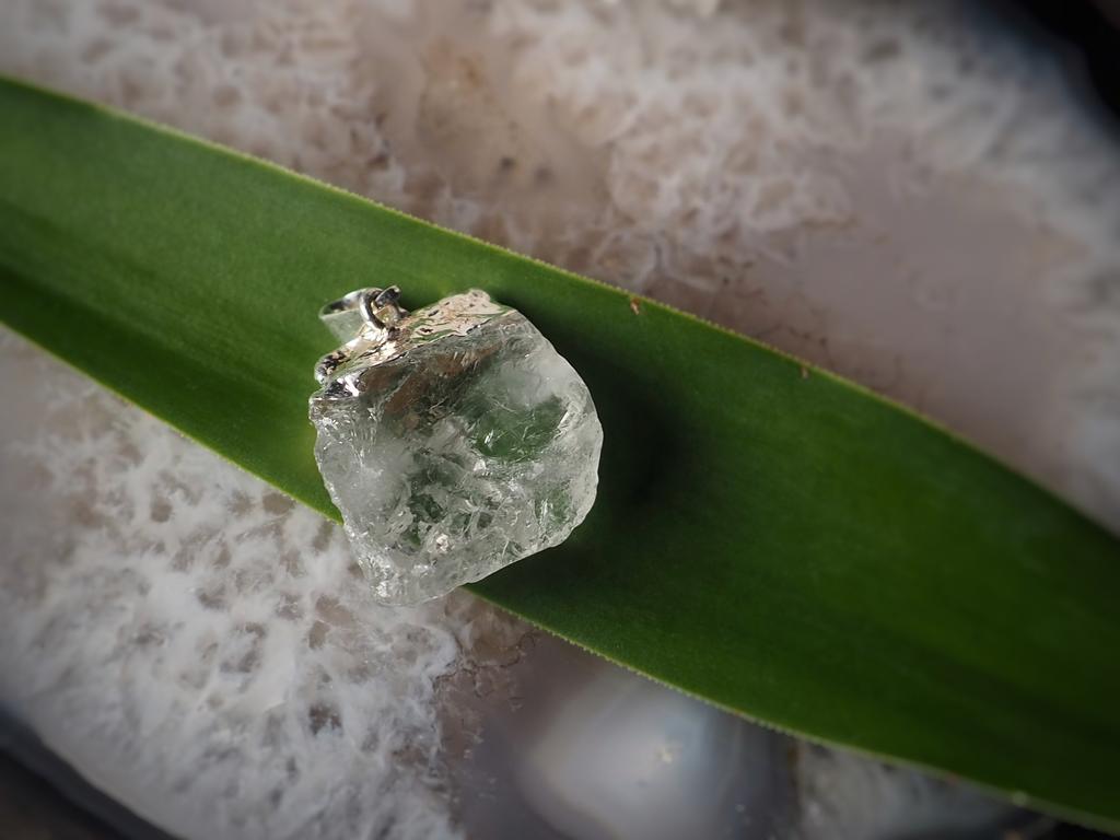 Подвеска с горным хрусталем