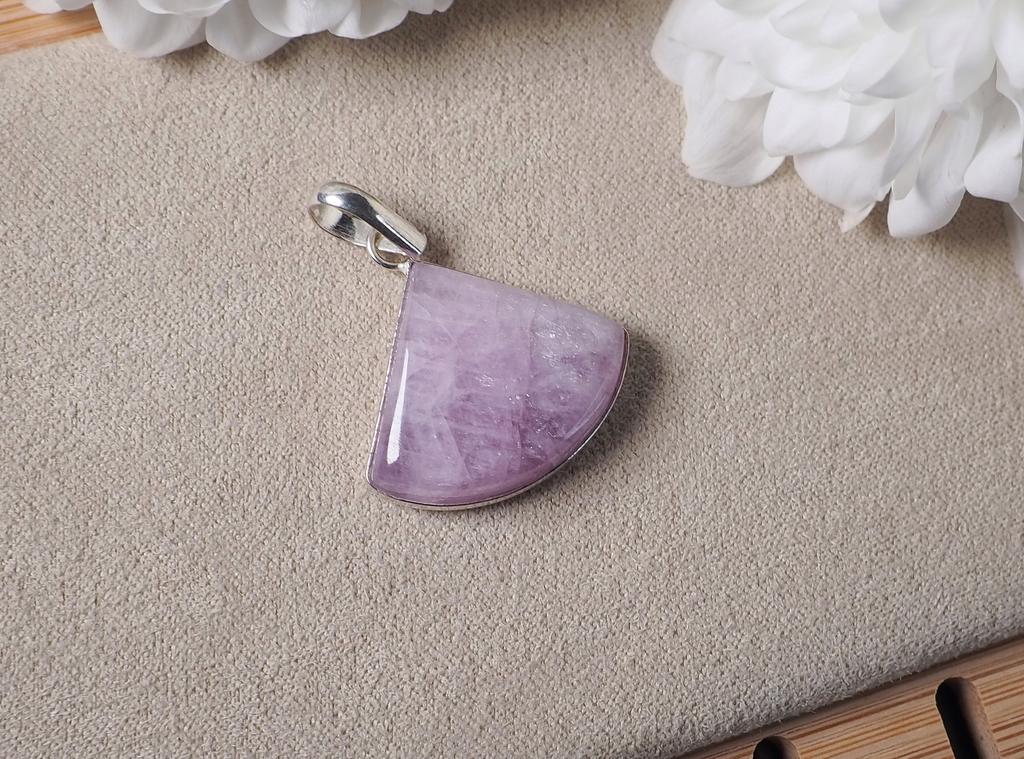 Подвеска с розовым кунцитом