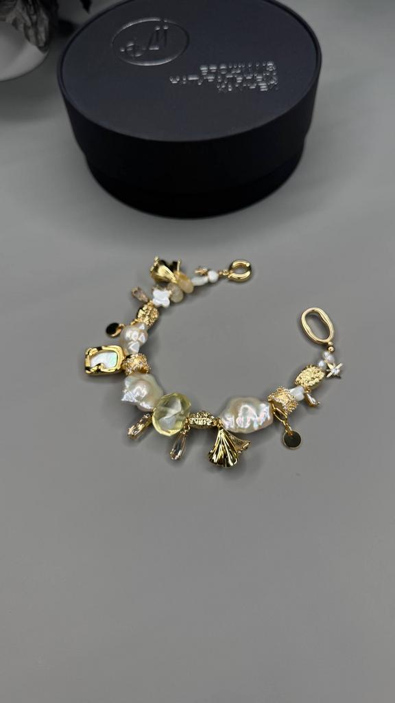 БРАСЛЕТ ИЗ БАРОЧНОГО ЖЕМЧУГА И КВАРЦА "ОЛИВ"