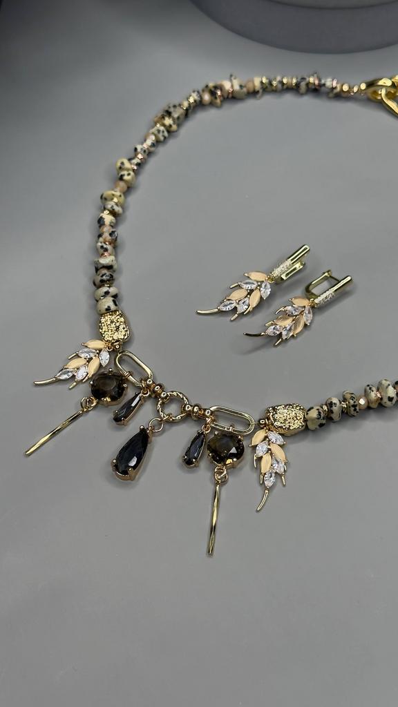 ОЖЕРЕЛЬЕ ИЗ ЯШМЫ С ПОДВЕСКАМИ и СЕРЬГИ "ОДИЛЬ"