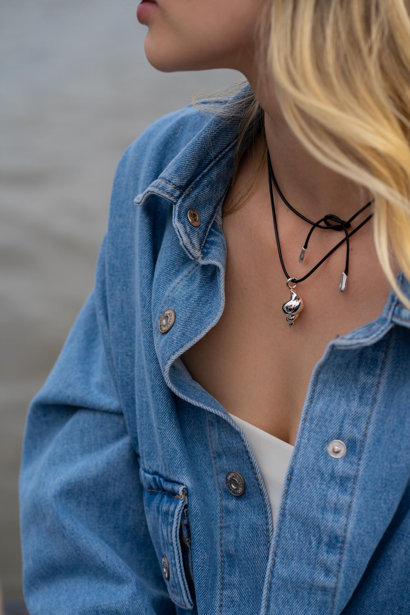 Колье на шнурке Shell S